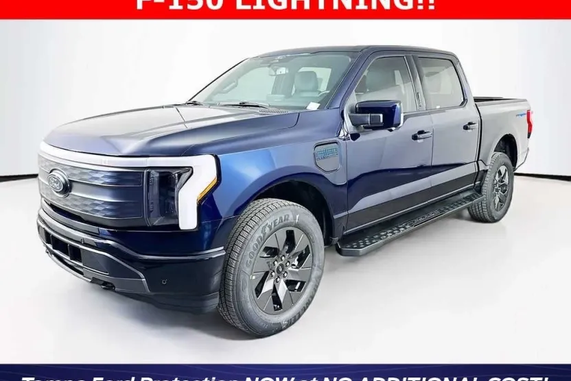 2025 Ford F-150 Lightning Lariat photo 1