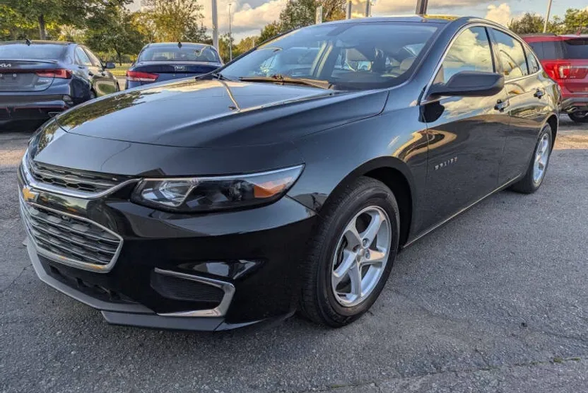 2018 Chevrolet Malibu LS photo 1