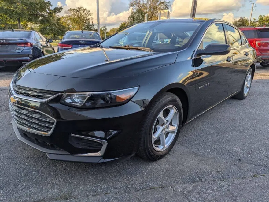 2018 Chevrolet Malibu LS photo 1