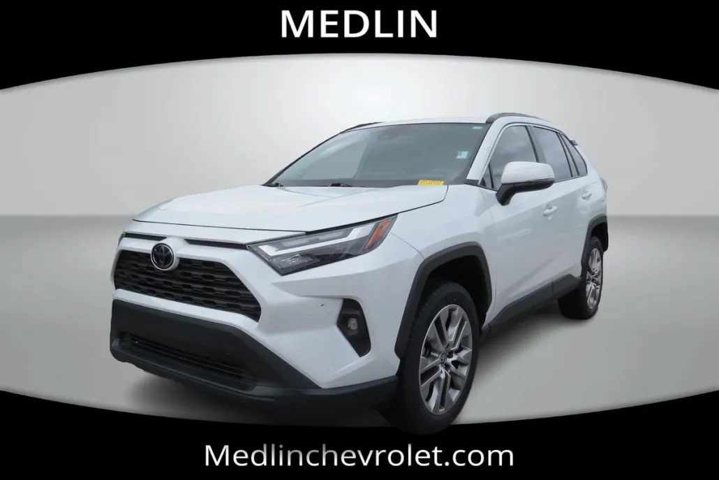 2023 Toyota RAV4 XLE Premium photo 1