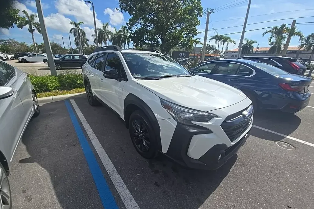 2023 Subaru Outback Onyx Edition photo 1