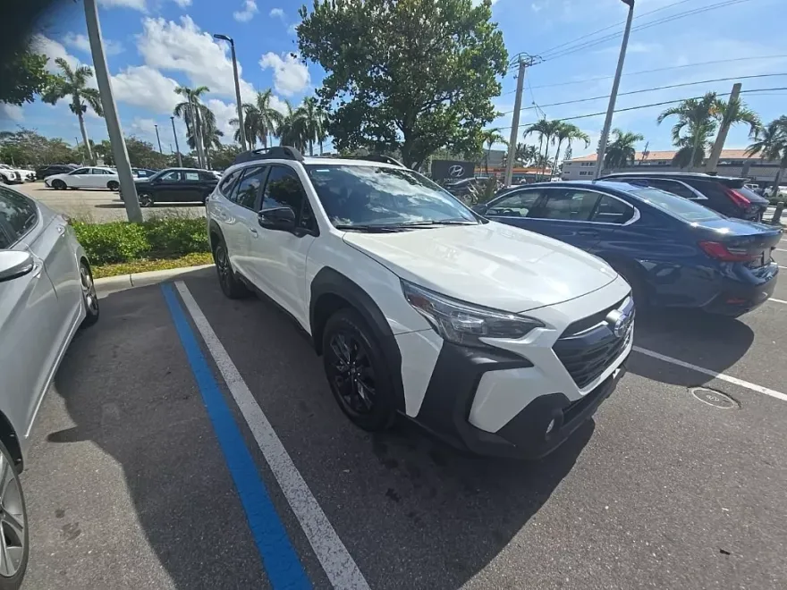 2023 Subaru Outback Onyx Edition photo 1
