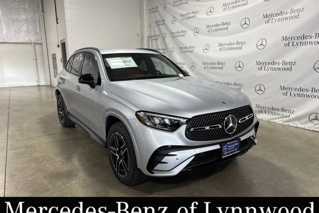 2025 Mercedes Benz GLC 300 4MATIC photo 1