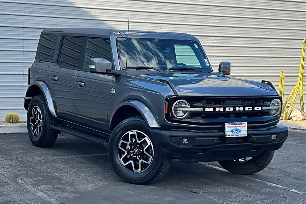 2022 Ford Bronco Outer Banks photo 1