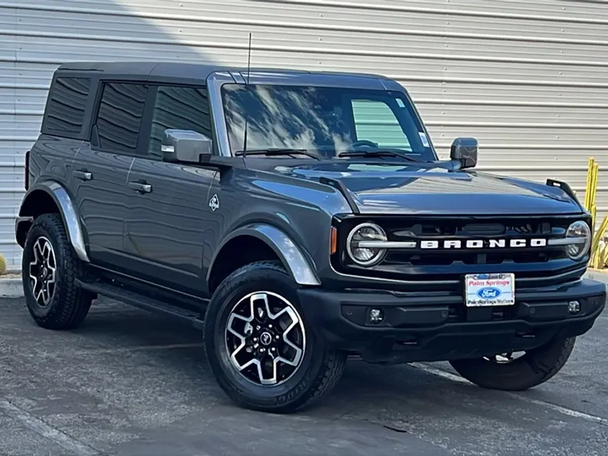 2022 Ford Bronco Outer Banks photo 1