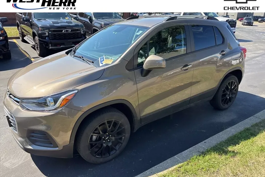 2022 Chevrolet Trax LT photo 1