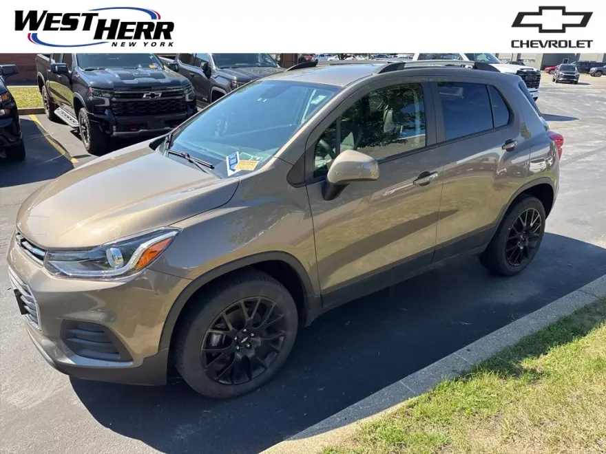 2022 Chevrolet Trax LT photo 1