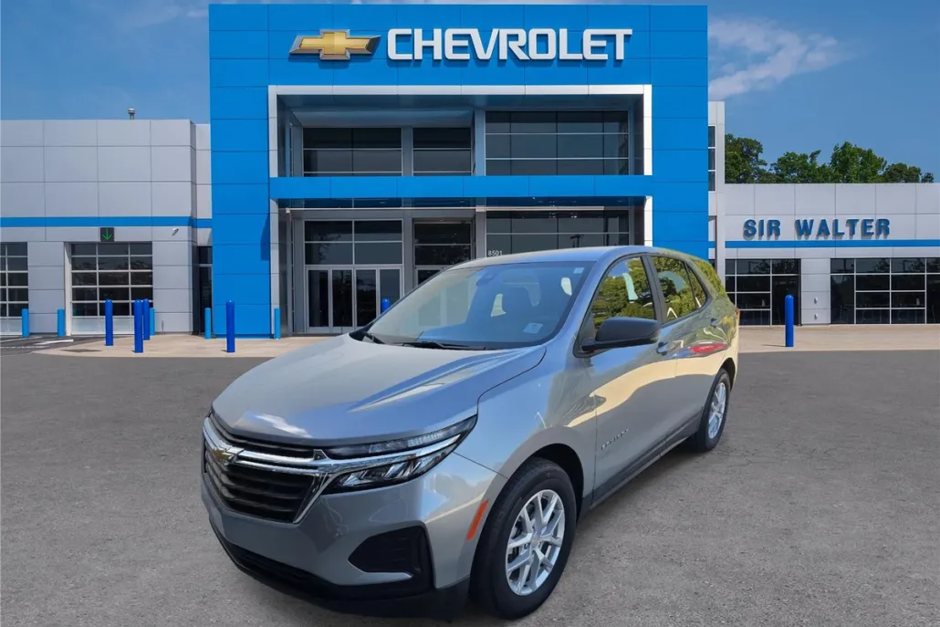 2023 Chevrolet Equinox LS photo 1