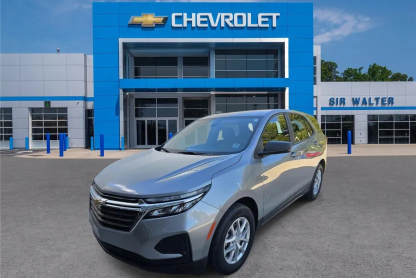 2023 Chevrolet Equinox LS photo 1