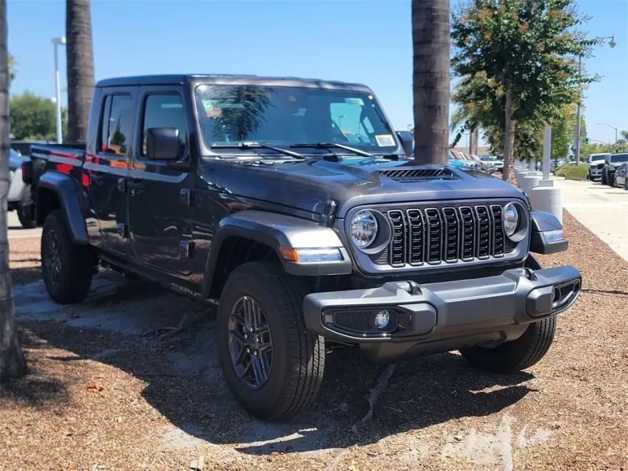 2025 Jeep Gladiator Sport S photo 1
