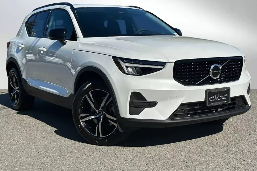 2026 Volvo XC40 Core photo 1