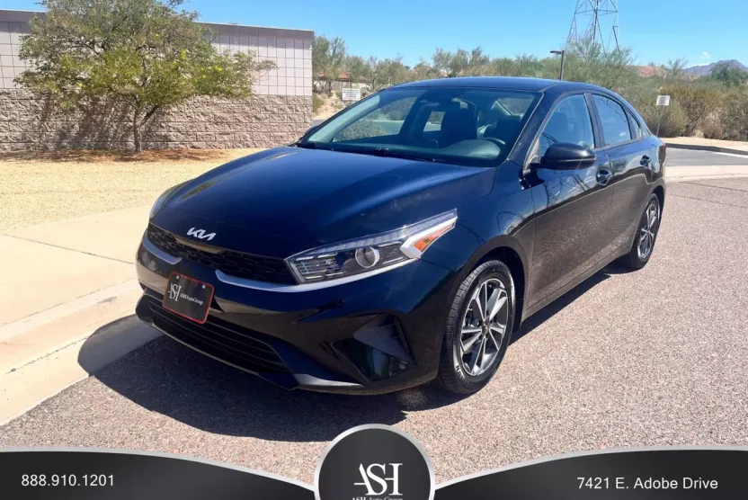 2023 Kia Forte LXS photo 1