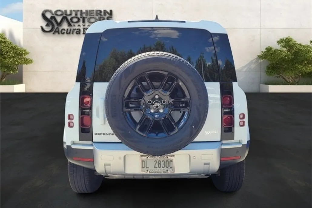 2025 Land Rover Defender 110 S photo 1