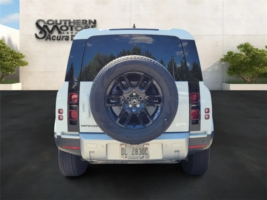 2025 Land Rover Defender 110 S photo 1