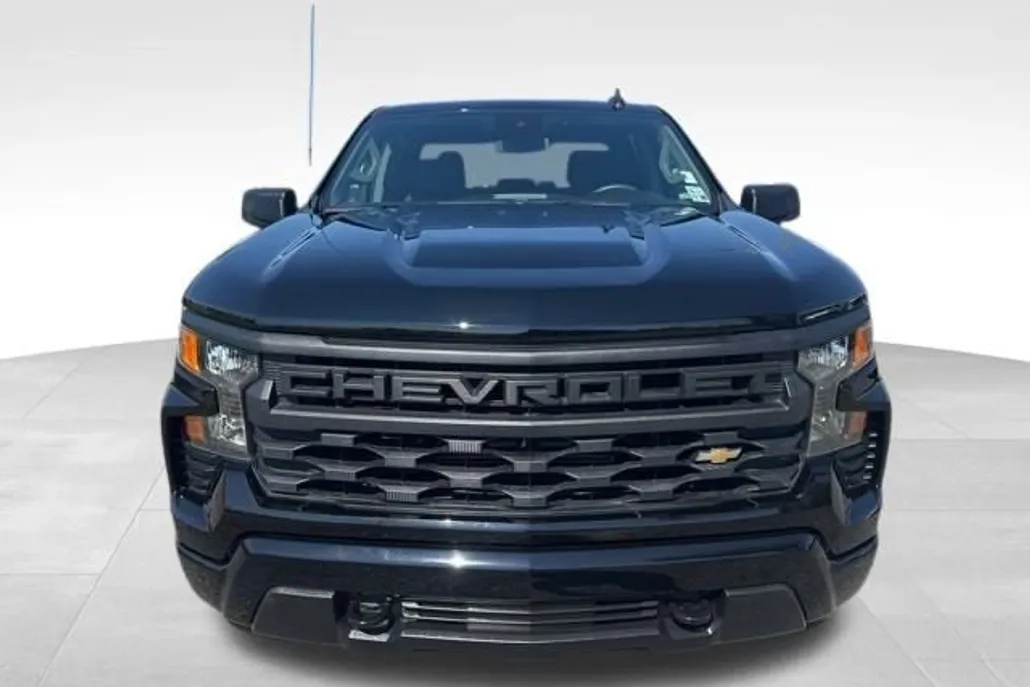 2022 Chevrolet Silverado 1500 Custom photo 1