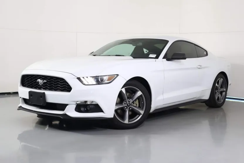 2015 Ford Mustang V6 photo 1