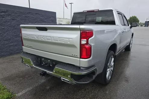 2021 Chevrolet Silverado 1500 LTZ photo 2