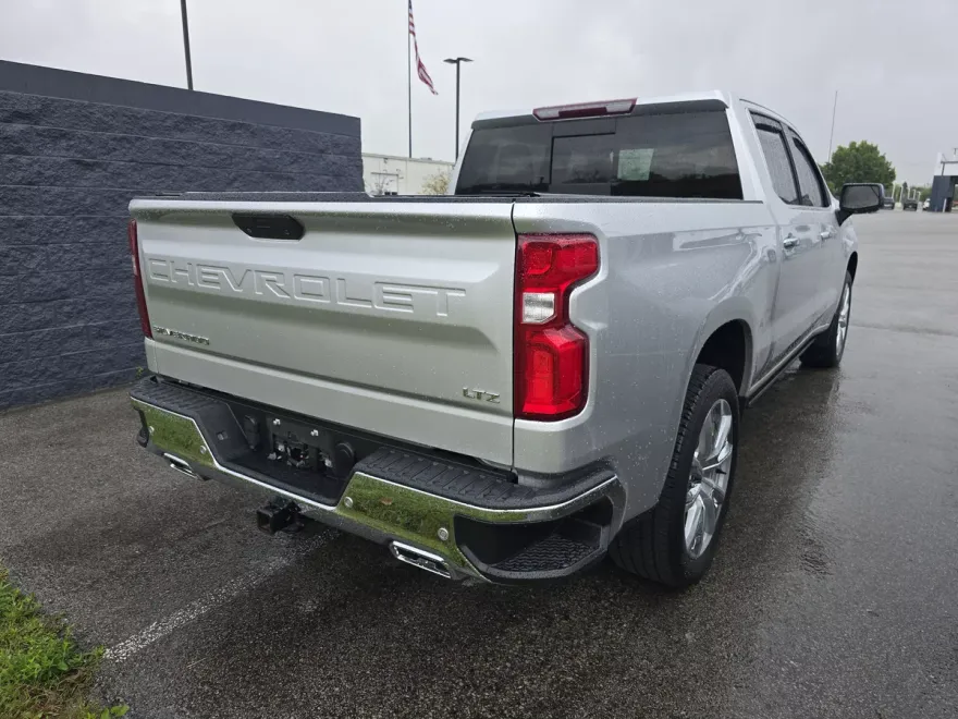 2021 Chevrolet Silverado 1500 LTZ photo 2