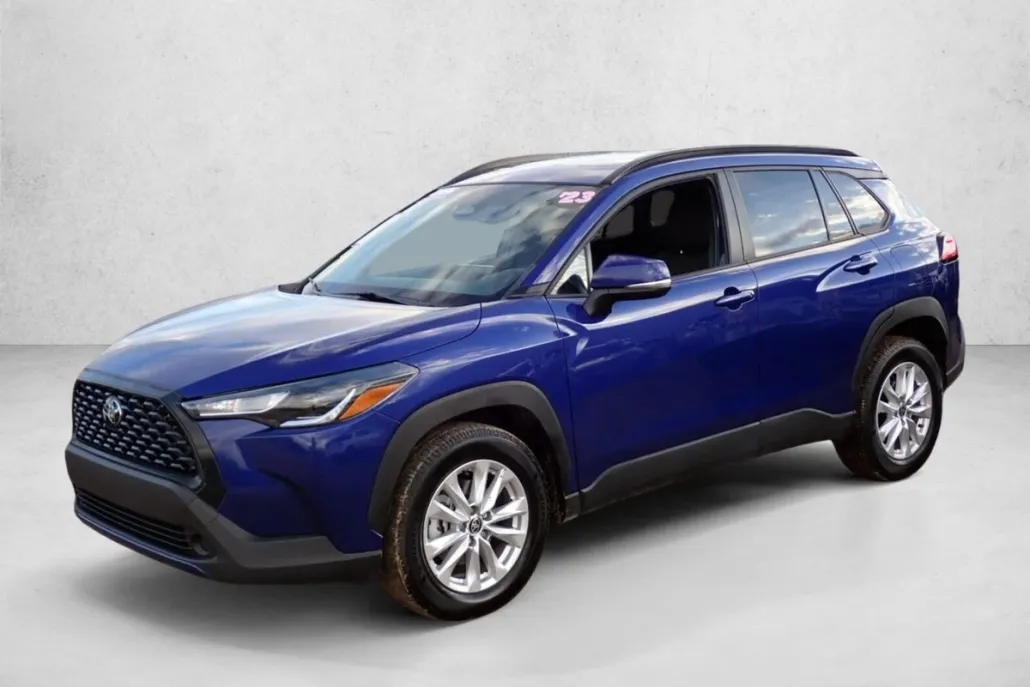 2023 Toyota Corolla Cross LE photo 1