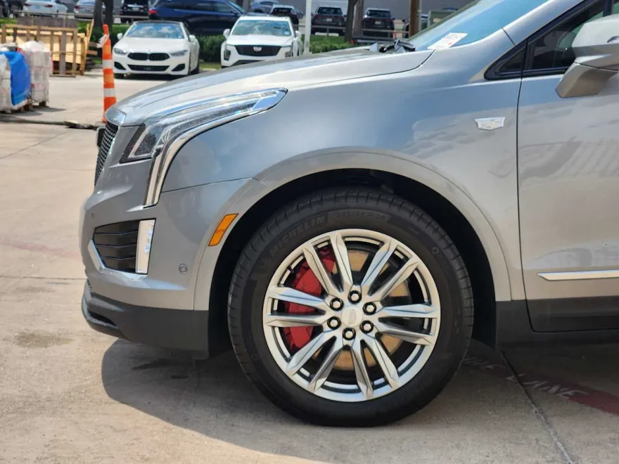 2025 Cadillac XT5 Sport photo 1