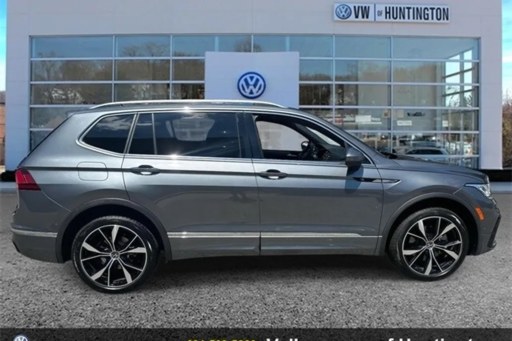 2022 Volkswagen Tiguan SEL Premium R-Line photo 1
