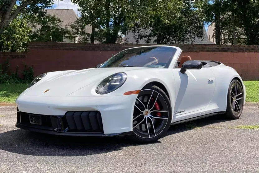 2025 Porsche 911 4 GTS photo 1
