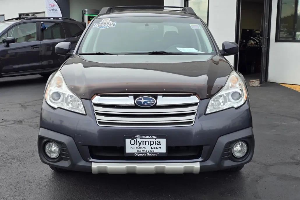 2013 Subaru Outback 3.6R Limited photo 1