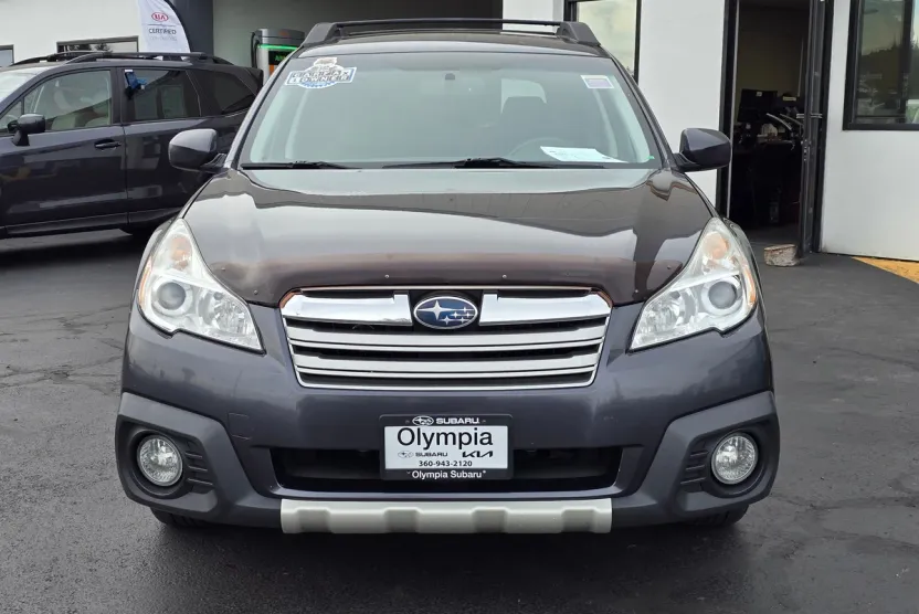 2013 Subaru Outback 3.6R Limited photo 1