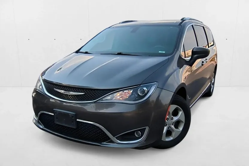 2017 Chrysler Pacifica Touring Plus photo 1