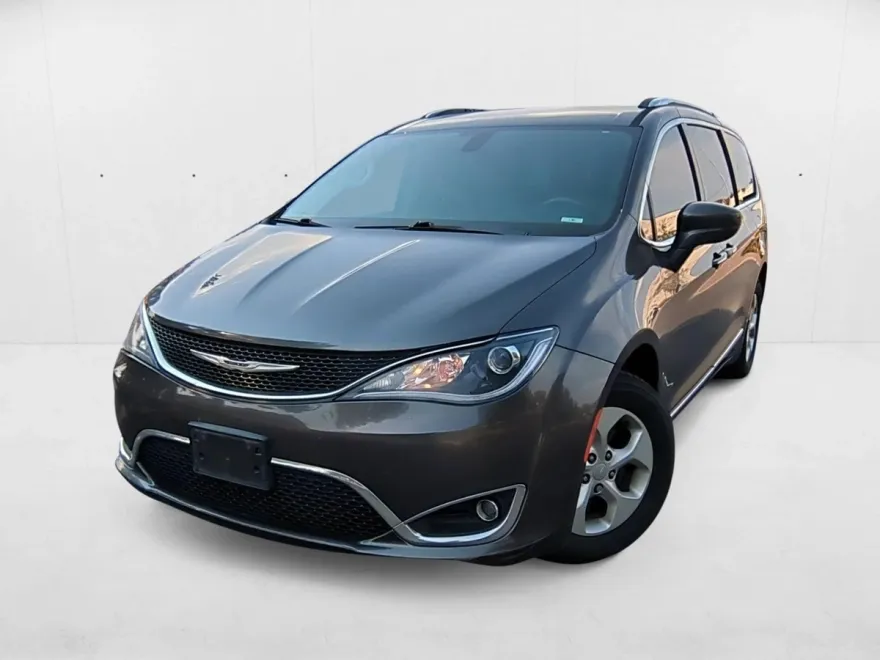 2017 Chrysler Pacifica Touring Plus photo 1