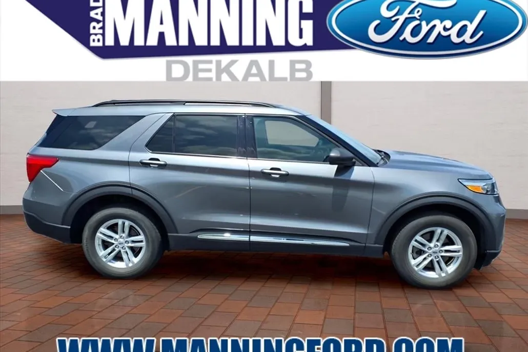 2023 Ford Explorer XLT photo 1