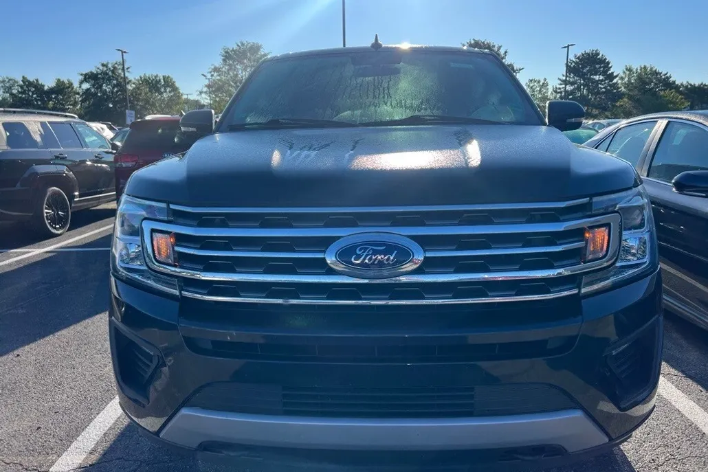 2019 Ford Expedition XLT photo 1