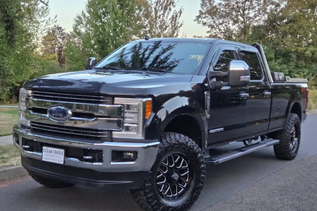 2019 Ford F-350 Lariat photo 1