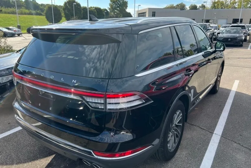 2023 Lincoln Aviator Standard photo 1