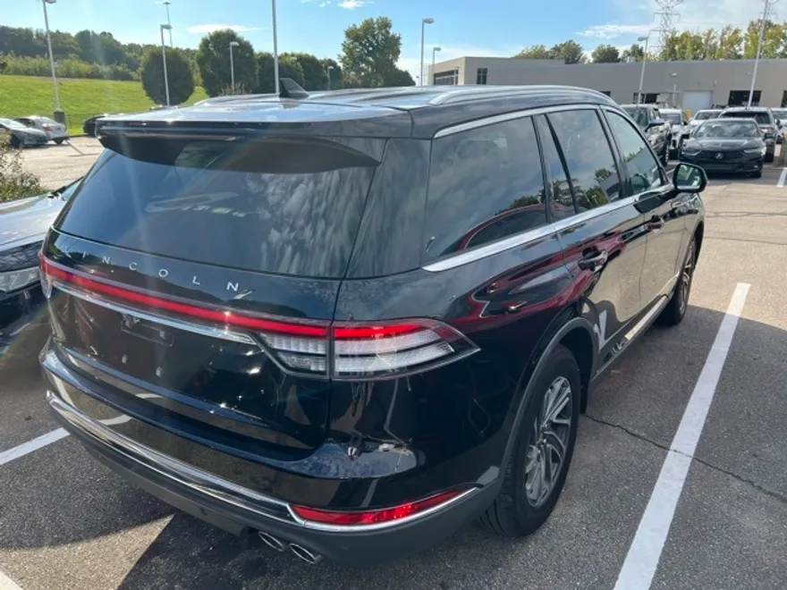 2023 Lincoln Aviator Standard photo 1