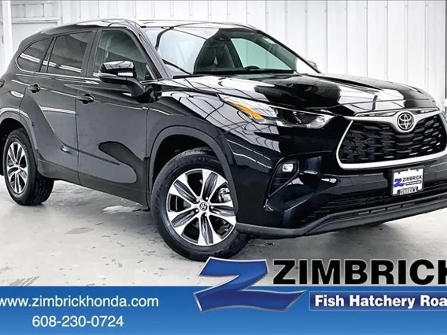 2023 Toyota Highlander XLE photo 1