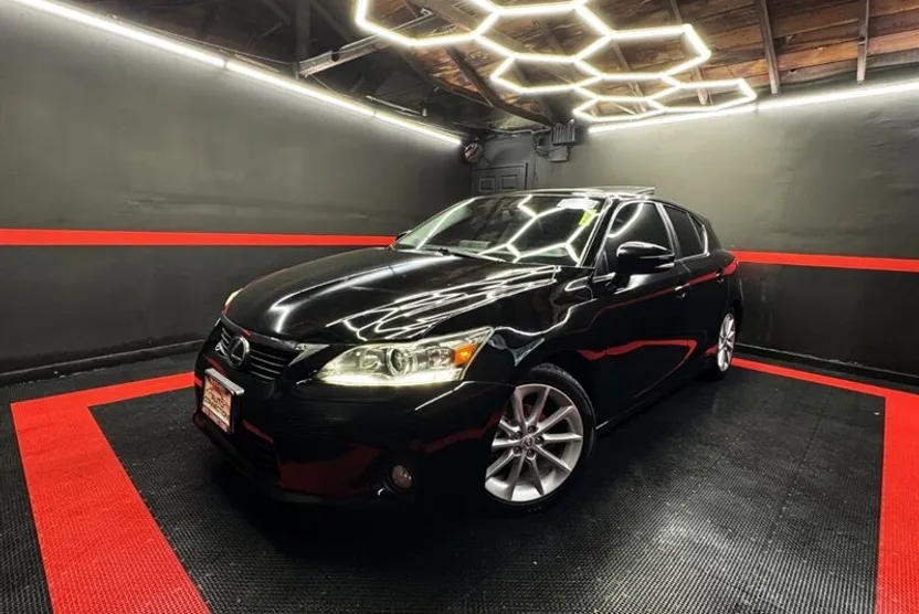 2013 Lexus CT 200h photo 1