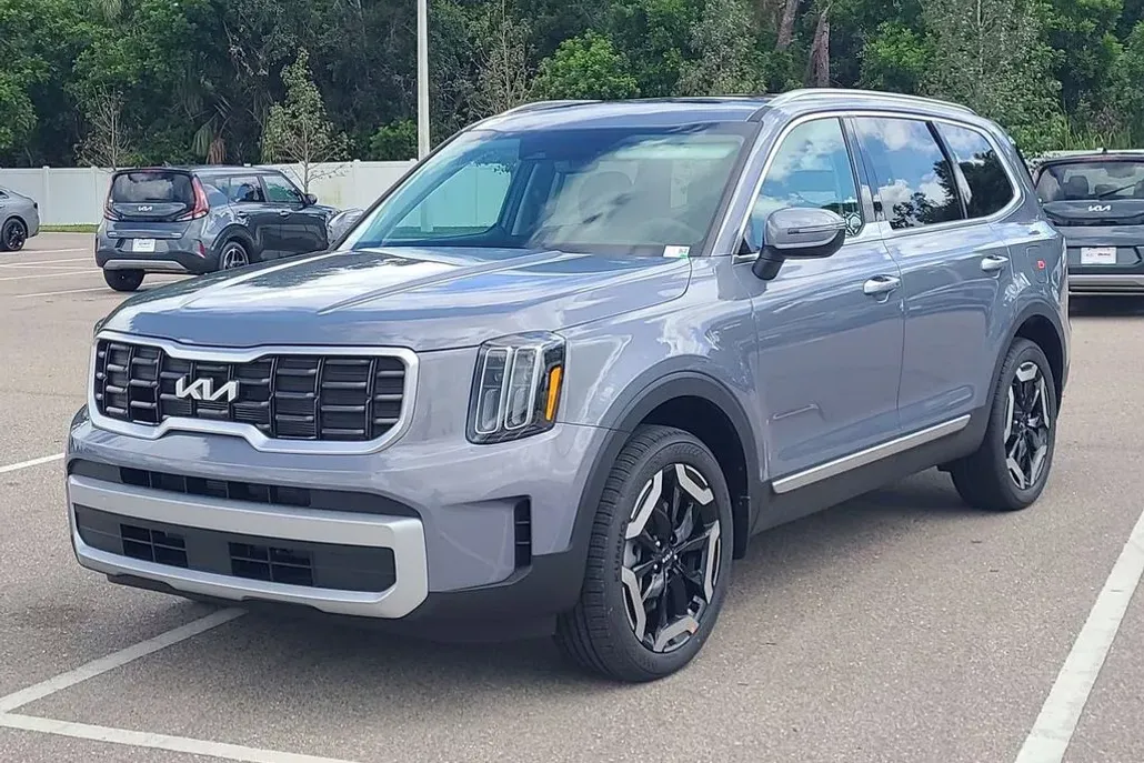2025 Kia Telluride S photo 1