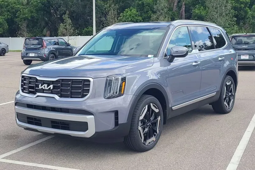 2025 Kia Telluride S photo 1