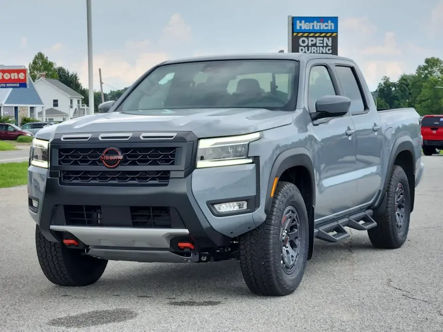 2025 Nissan Frontier Crew Cab PRO-4X photo 1