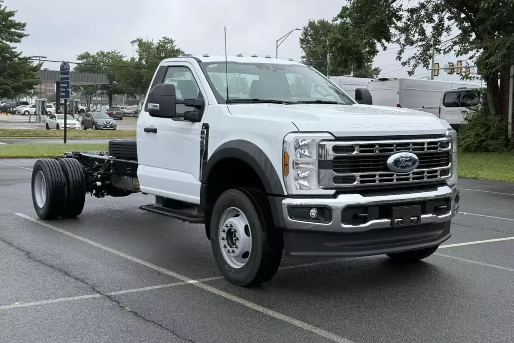 2025 Ford F-600 photo 1