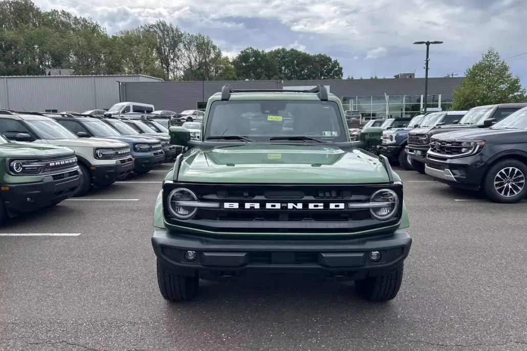 2023 Ford Bronco Outer Banks photo 1
