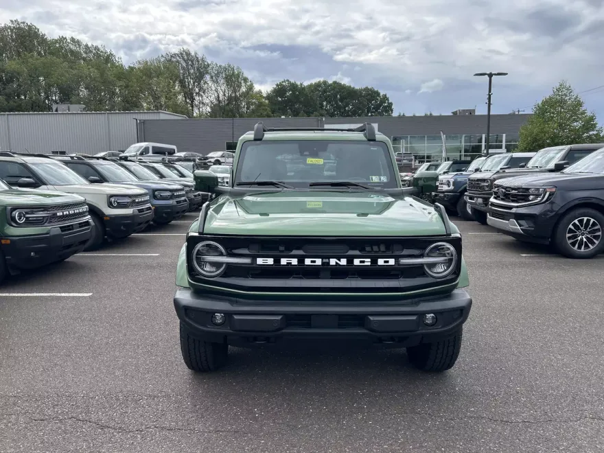 2023 Ford Bronco Outer Banks photo 1