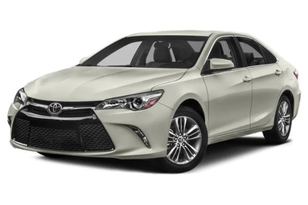 2015 Toyota Camry XLE photo 1