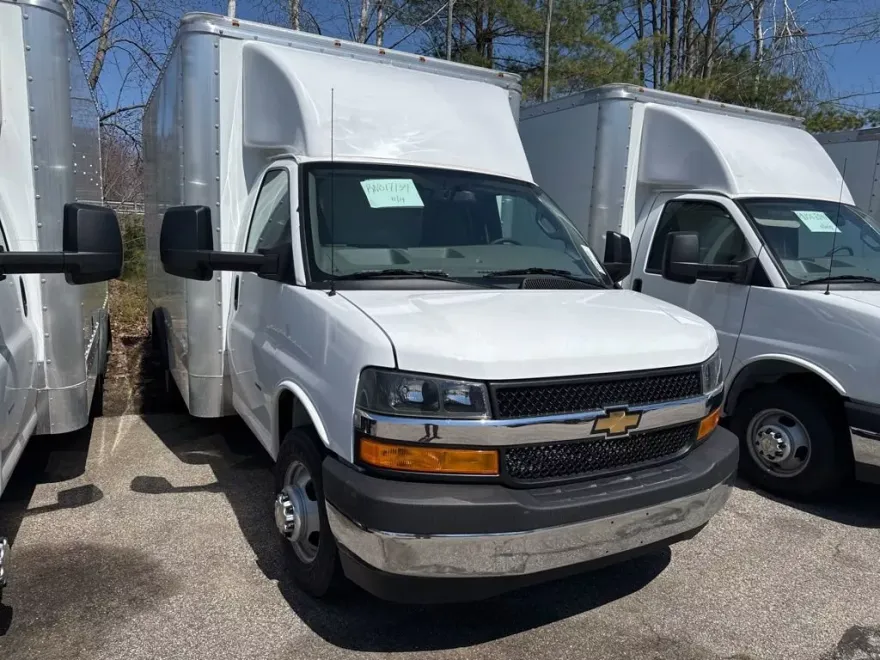 2024 Chevrolet Express Cutaway 3500 photo 1