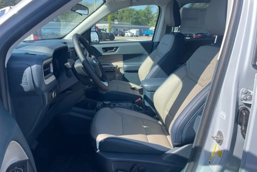 2025 Ford Maverick Lariat photo 1