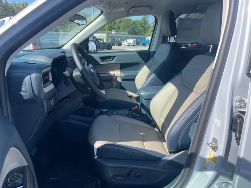 2025 Ford Maverick Lariat photo 1