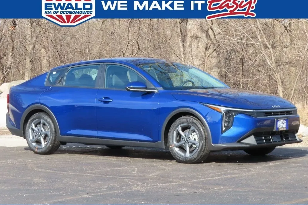 2025 Kia K4 LXS photo 1