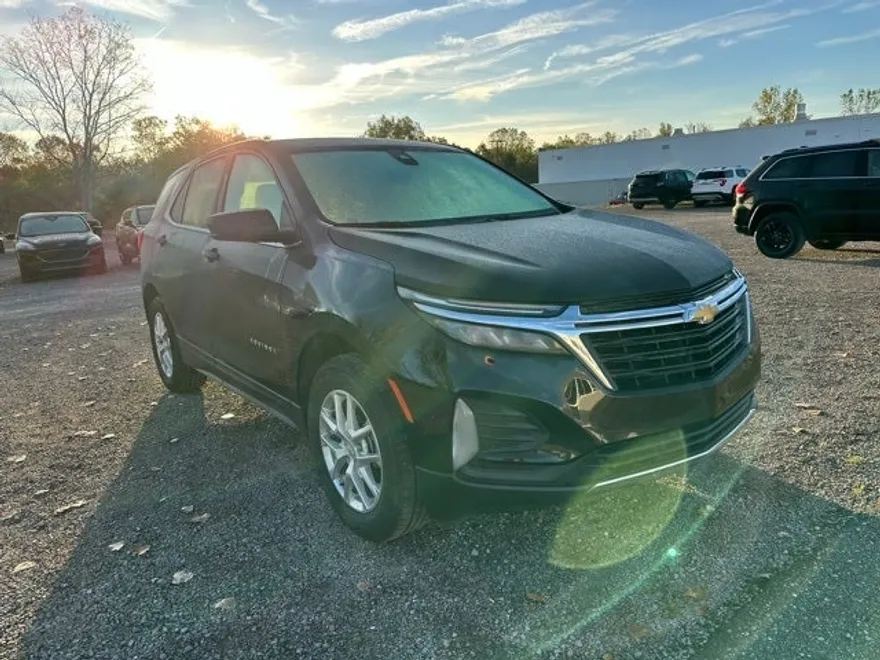 2024 Chevrolet Equinox LT photo 1