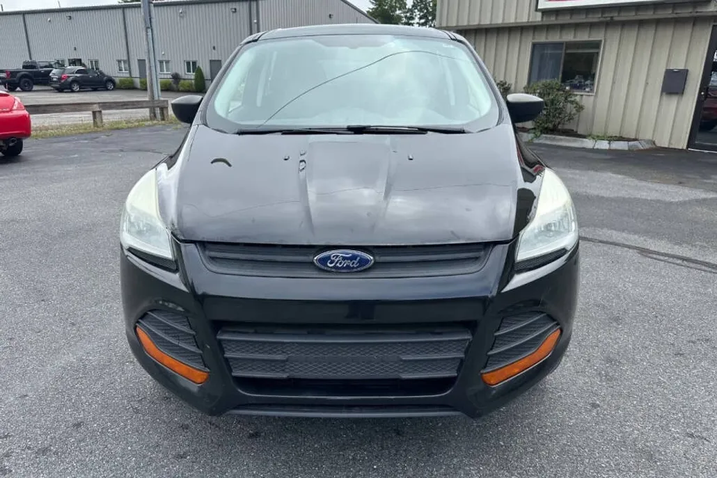 2013 Ford Escape S photo 1